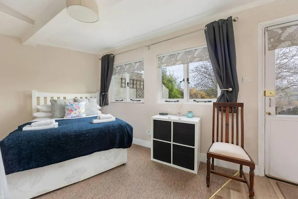 Garden Flat With Bath Skyline Views & Private Patio Apartment 0*,  United Kingdom