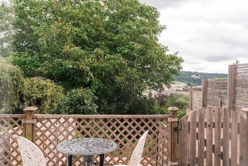 Garden Flat With Bath Skyline Views & Private Patio Apartment