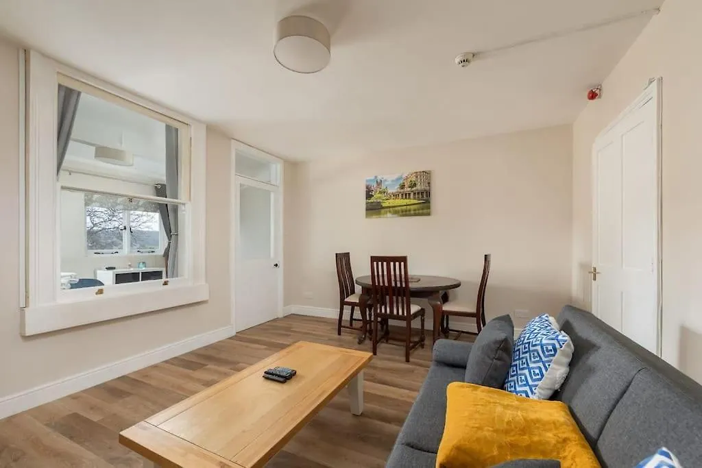 Garden Flat With Bath Skyline Views & Private Patio Apartment United Kingdom