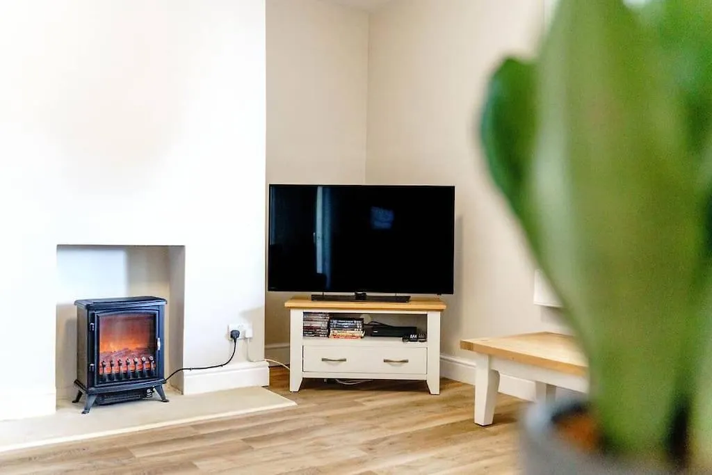 Garden Flat With Bath Skyline Views & Private Patio Apartment